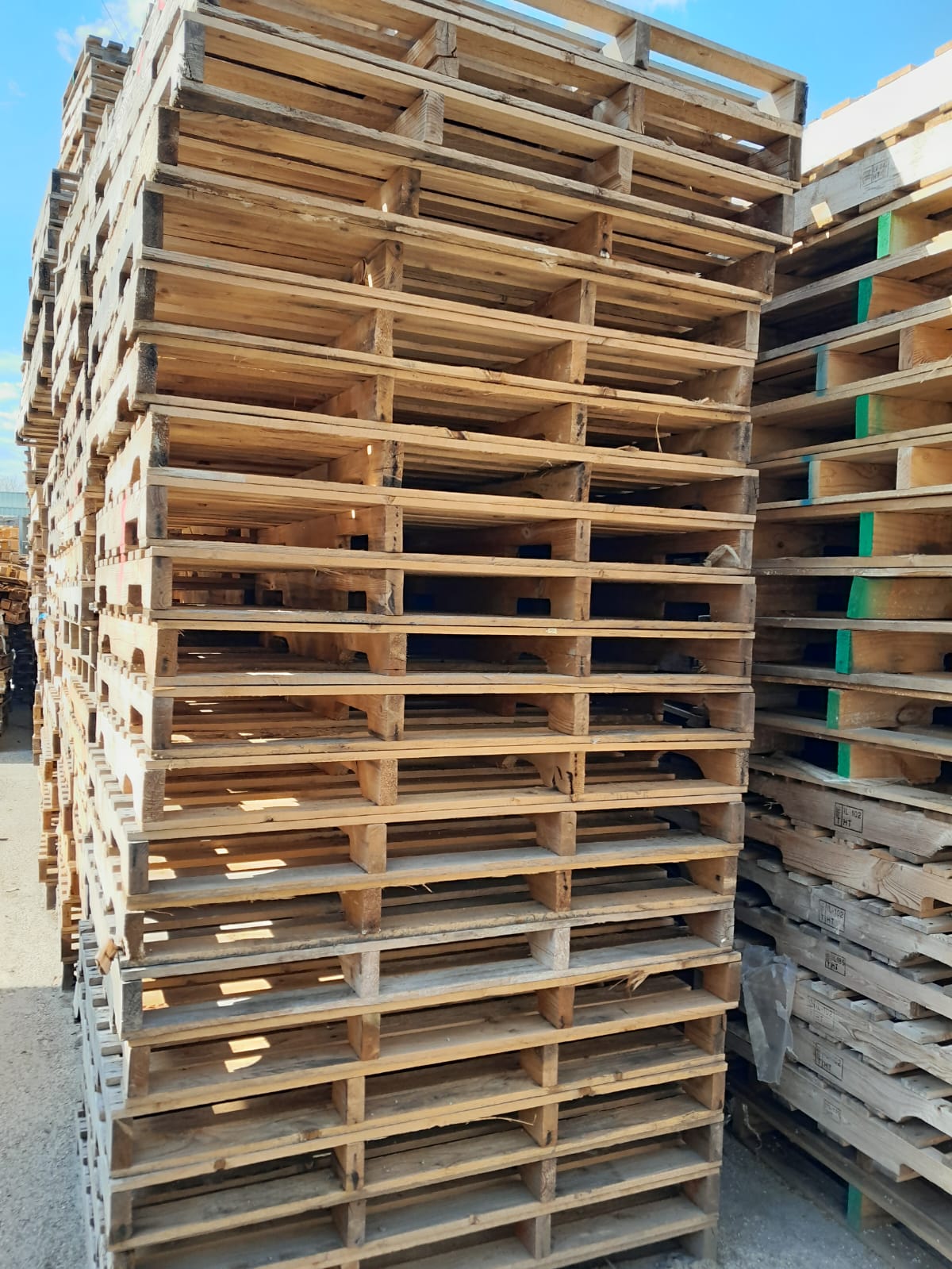 Pallets usati mm. 1100x1300 a 2 vie